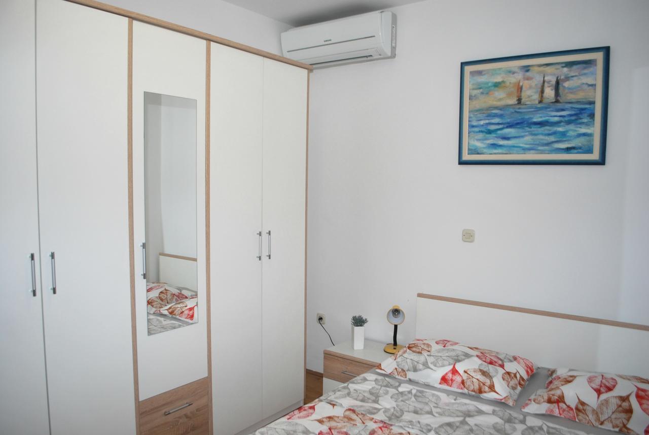 Apartment Dalmatia Макарска Экстерьер фото